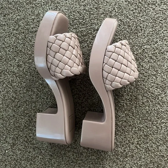 NWOT Dolce Vita Goldy Size 9 - Picture 4 of 16